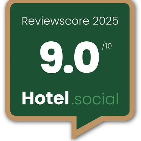 Jaukus Bustas Netoli Saulio Skulpturos *