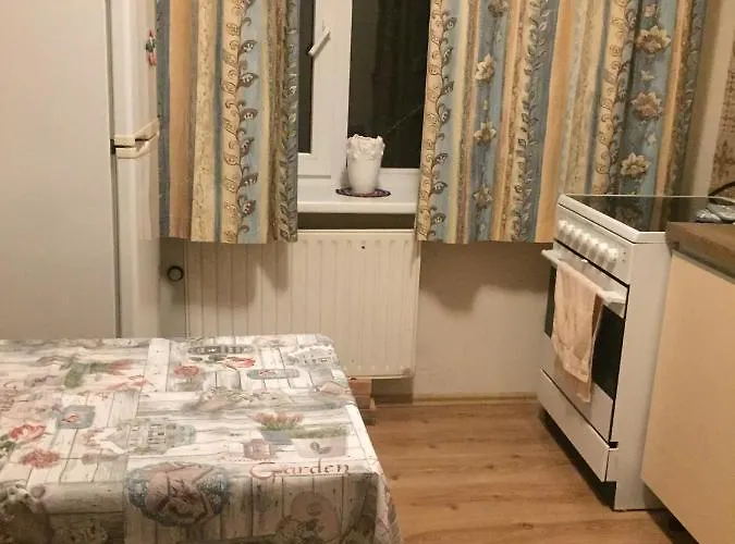 Jaukus Bustas Netoli Saulio Skulpturos *